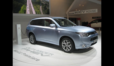 Mitsubishi Outlander PHEV Plug-in Hybrid SUV 2013 1